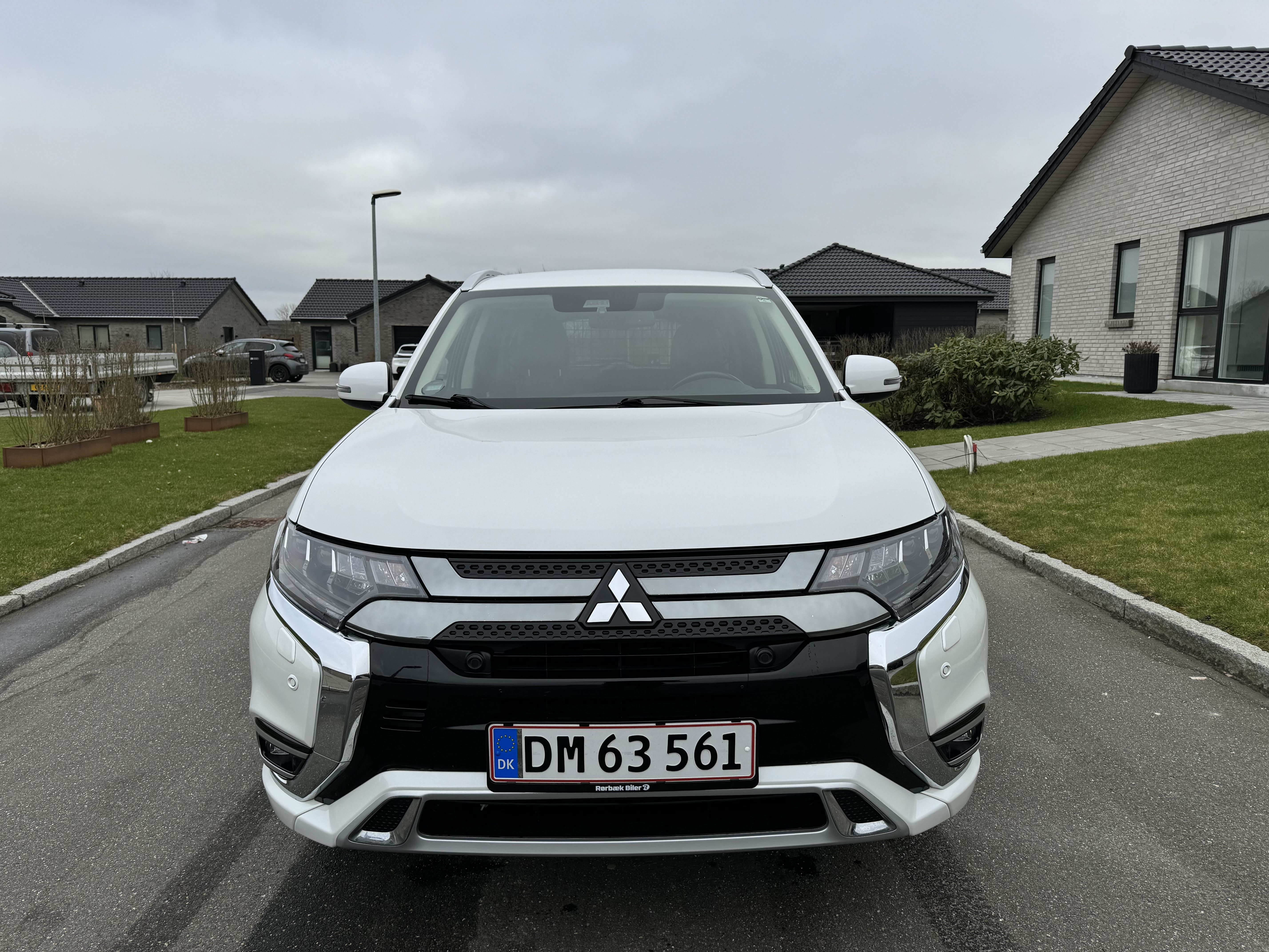 Hvid Mitsubishi Outlander fra 2020