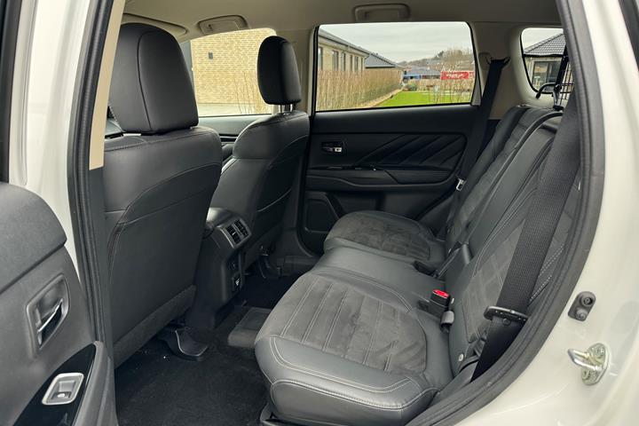 Hvid Mitsubishi Outlander fra 2020