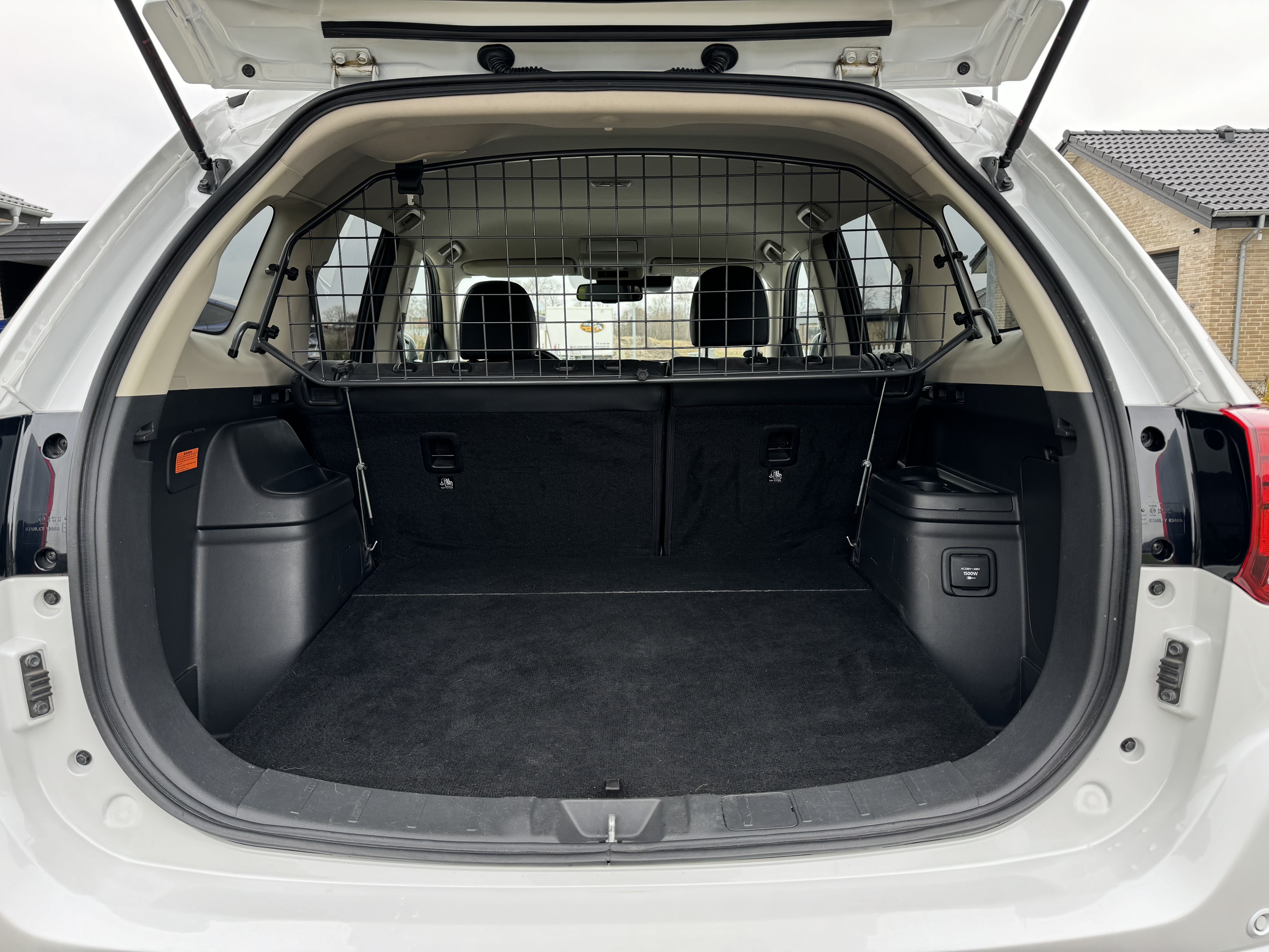 Hvid Mitsubishi Outlander fra 2020