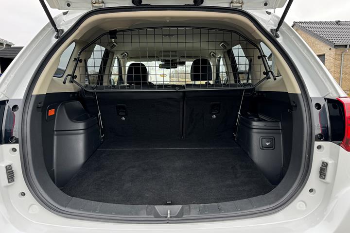Hvid Mitsubishi Outlander fra 2020