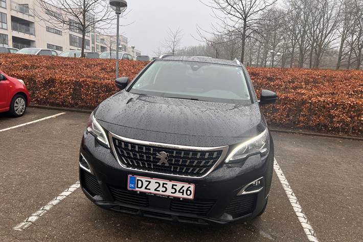 Sort Peugeot 3008 fra 2016