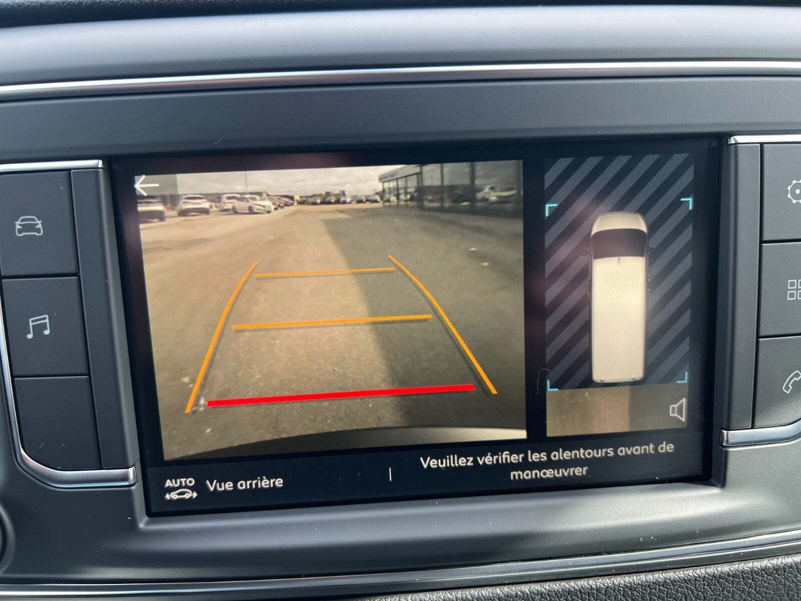 Hvid Fiat Scudo E fra 2023 set indefra