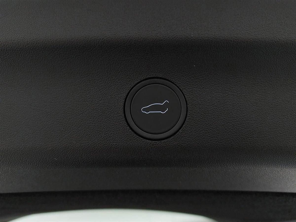 Sort Tesla Model Y fra 2022