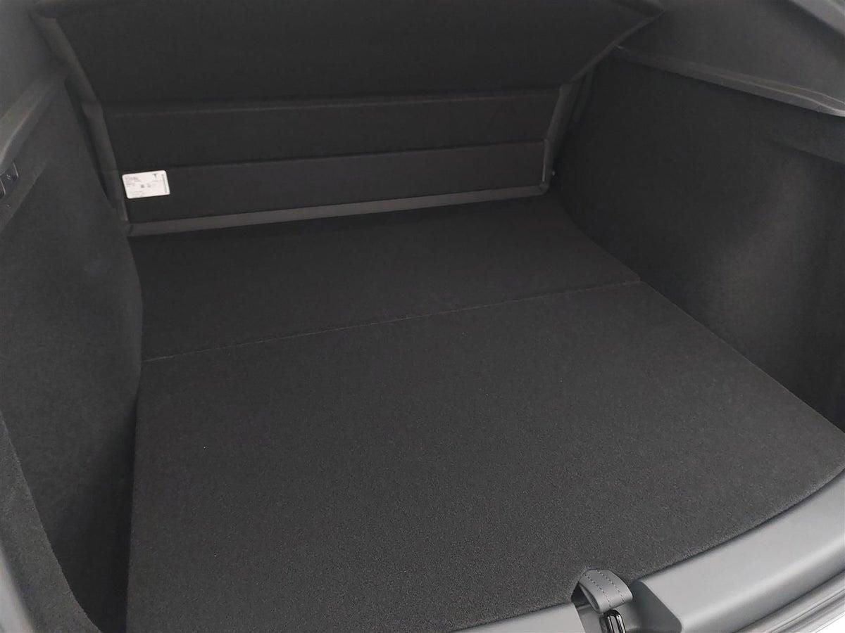 Sort Tesla Model Y fra 2022