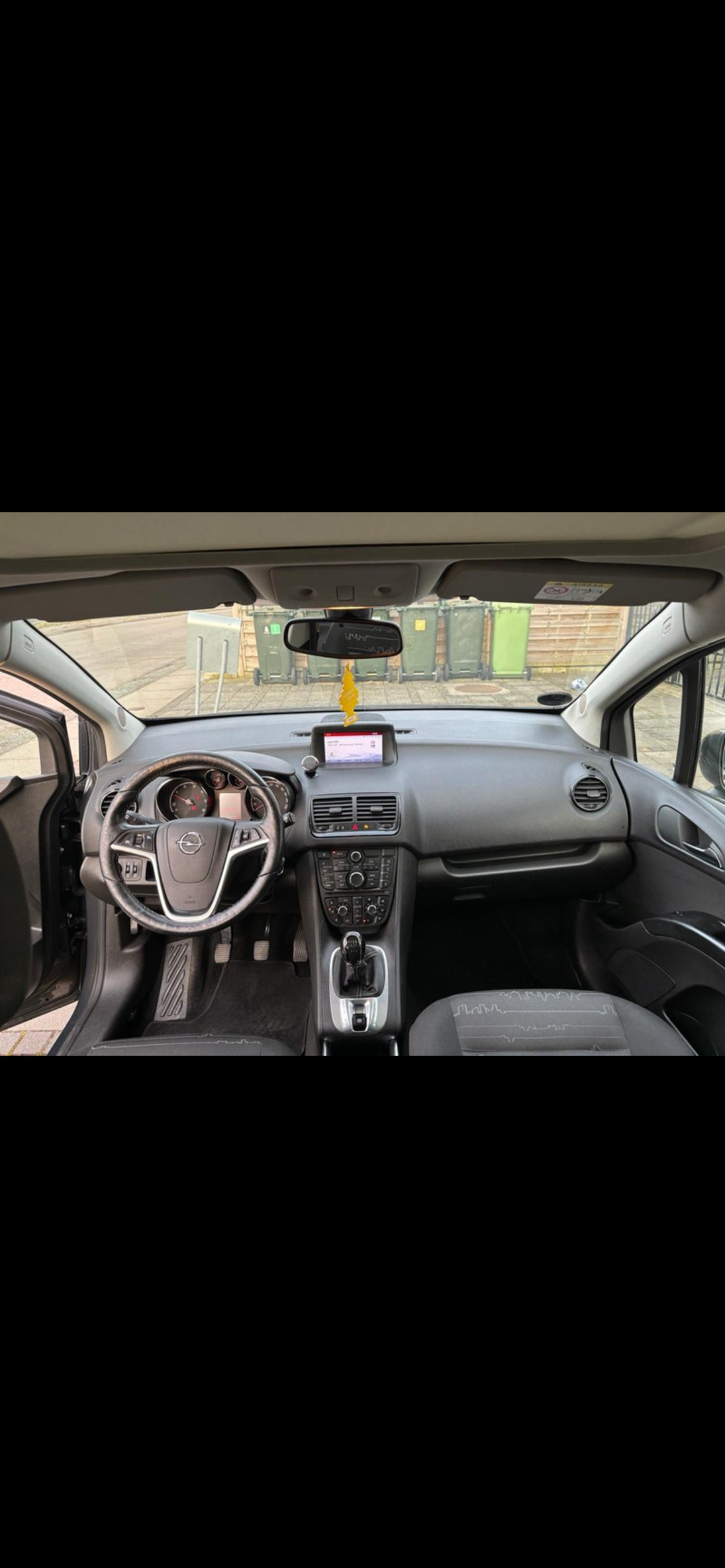 Grå Opel Meriva fra 2016