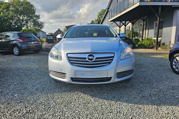 Blå Opel Insignia fra 2013