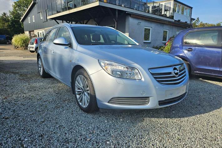 Blå Opel Insignia fra 2013