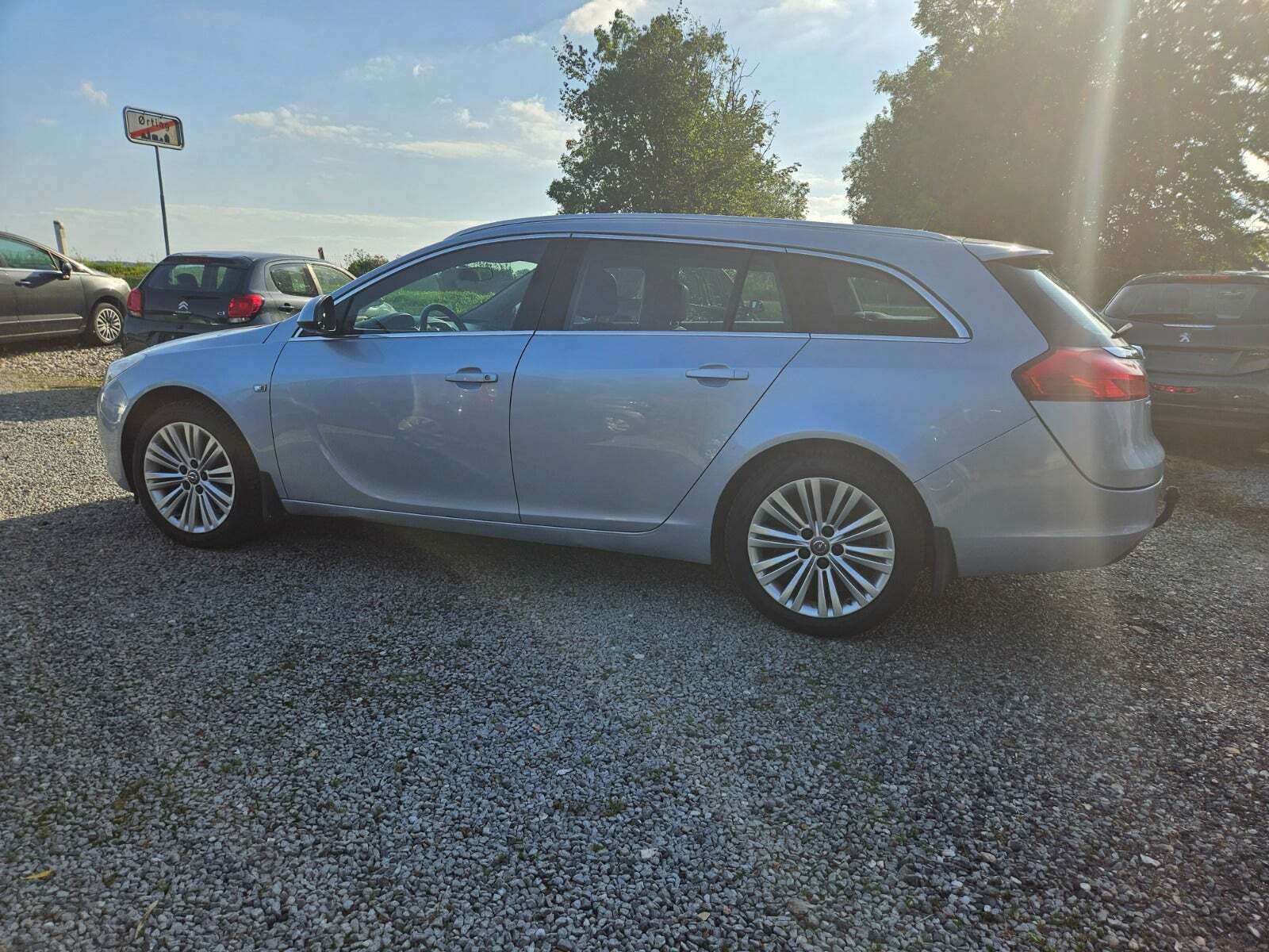 Blå Opel Insignia fra 2013