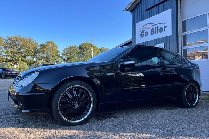 Grøn Mercedes C200 fra 2001