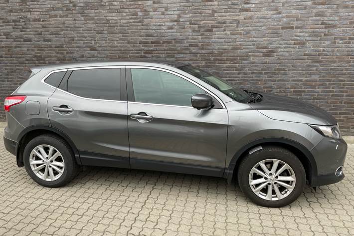 Grå Nissan Qashqai fra 2017