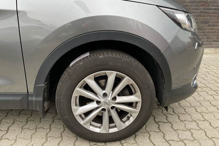 Grå Nissan Qashqai fra 2017