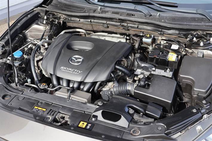 Brun Mazda 3 fra 2014