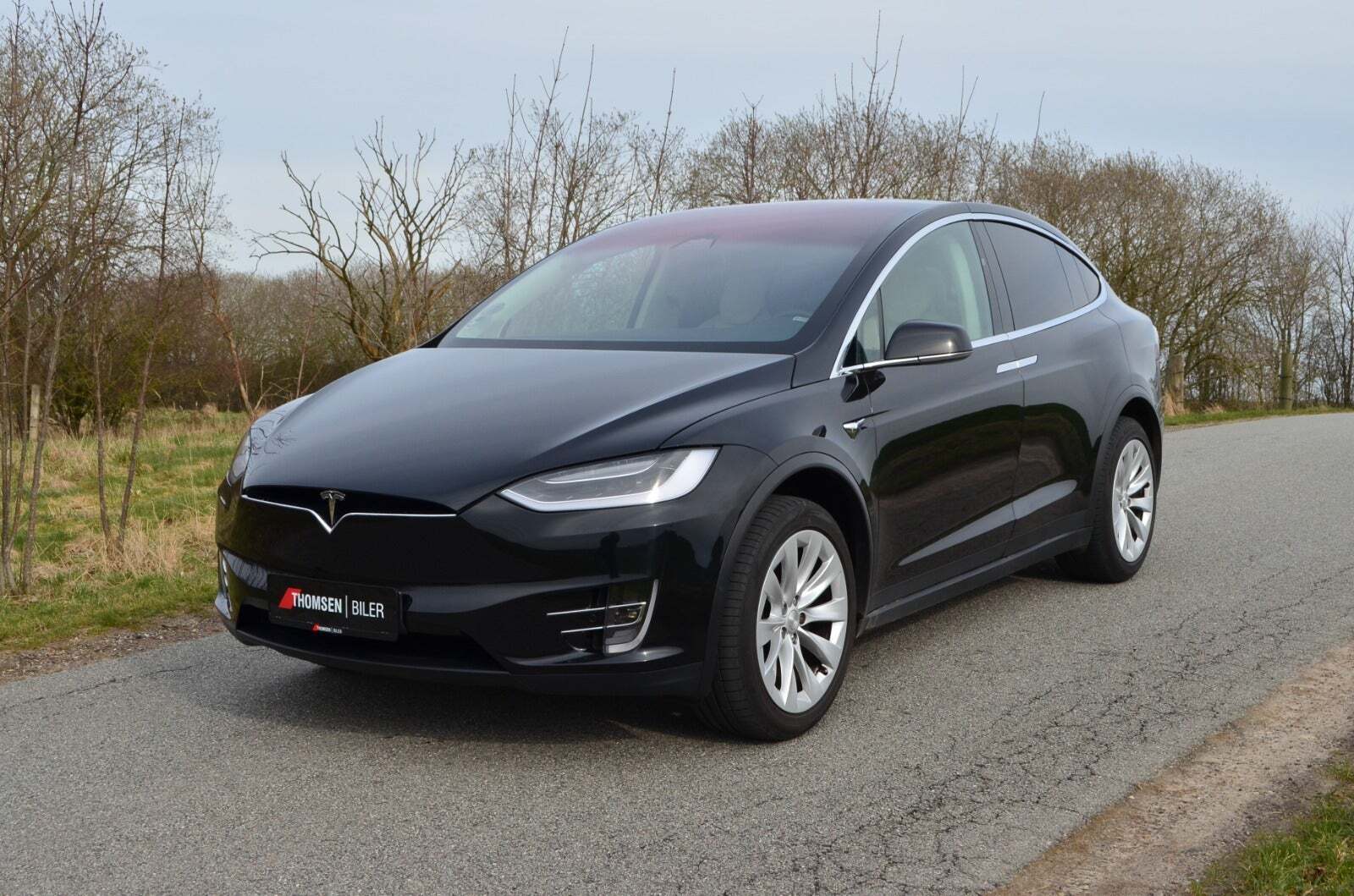 Sort Tesla Model X fra 2017