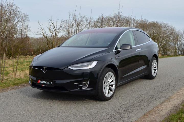 Sort Tesla Model X fra 2017