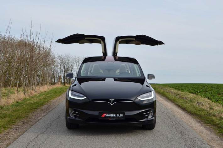 Sort Tesla Model X fra 2017