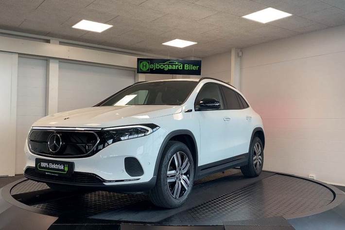 Hvid Mercedes EQA250 fra 2021 set udefra