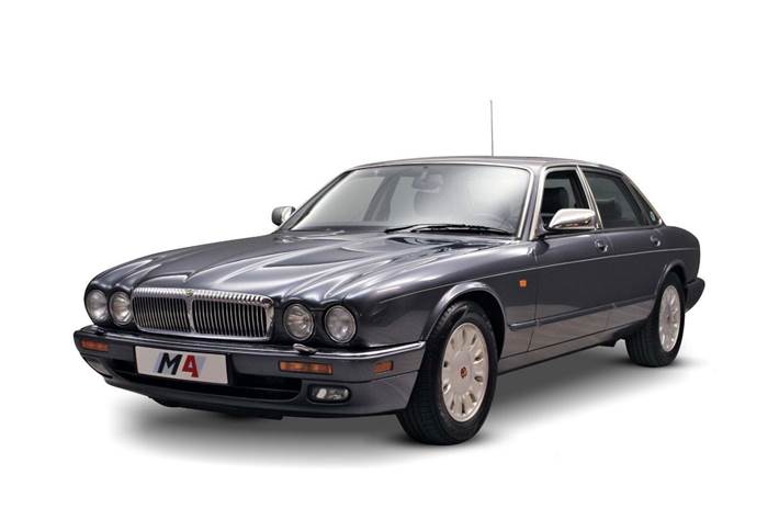Grå Jaguar Daimler fra 1995