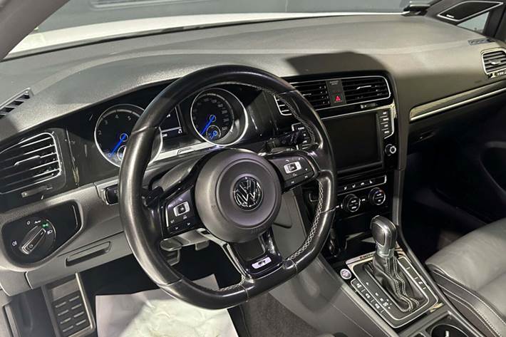 Hvid VW Golf VII fra 2016