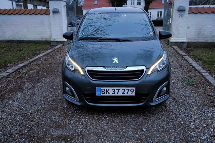 Grå Peugeot 108 fra 2017