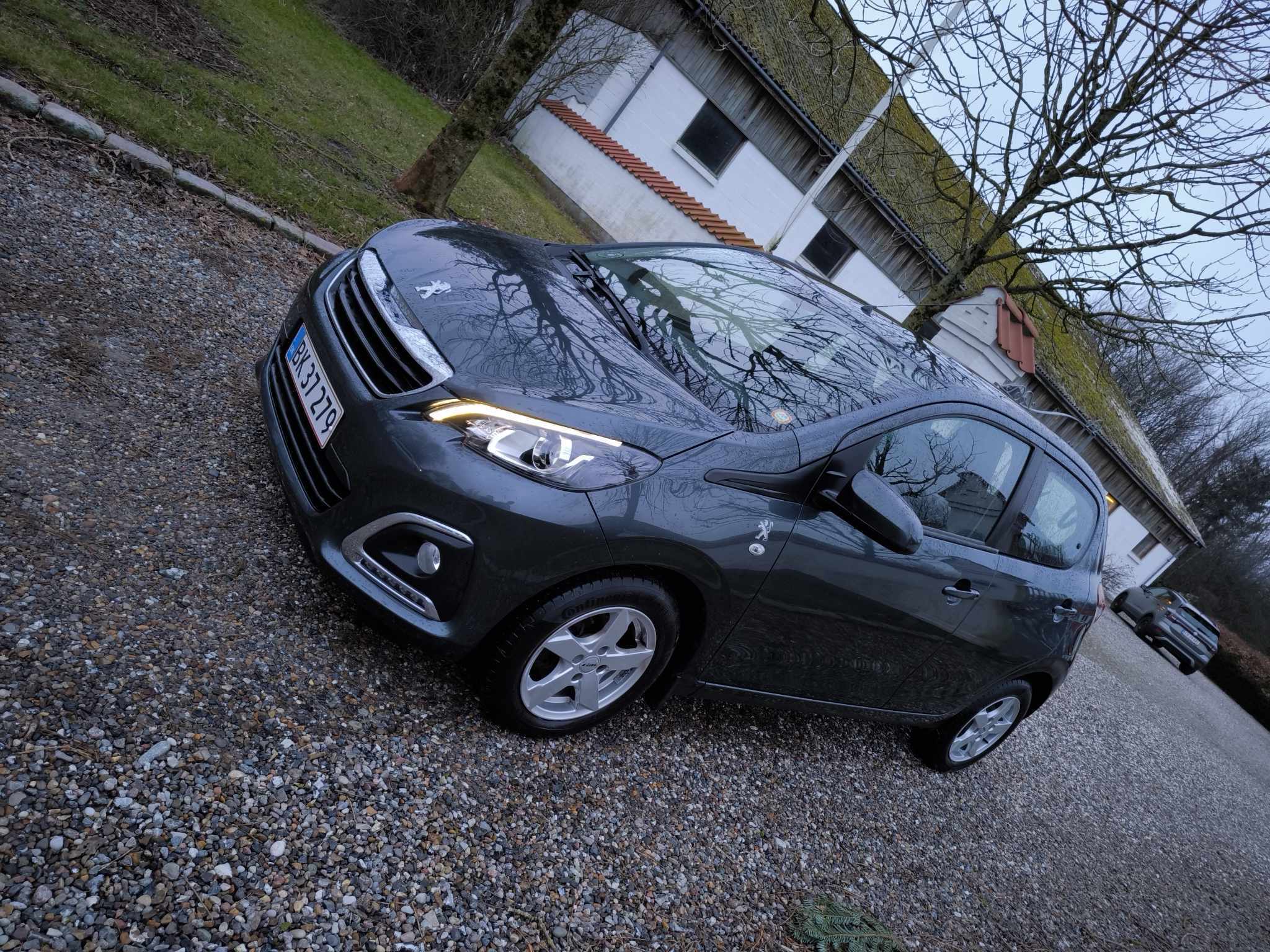Grå Peugeot 108 fra 2017