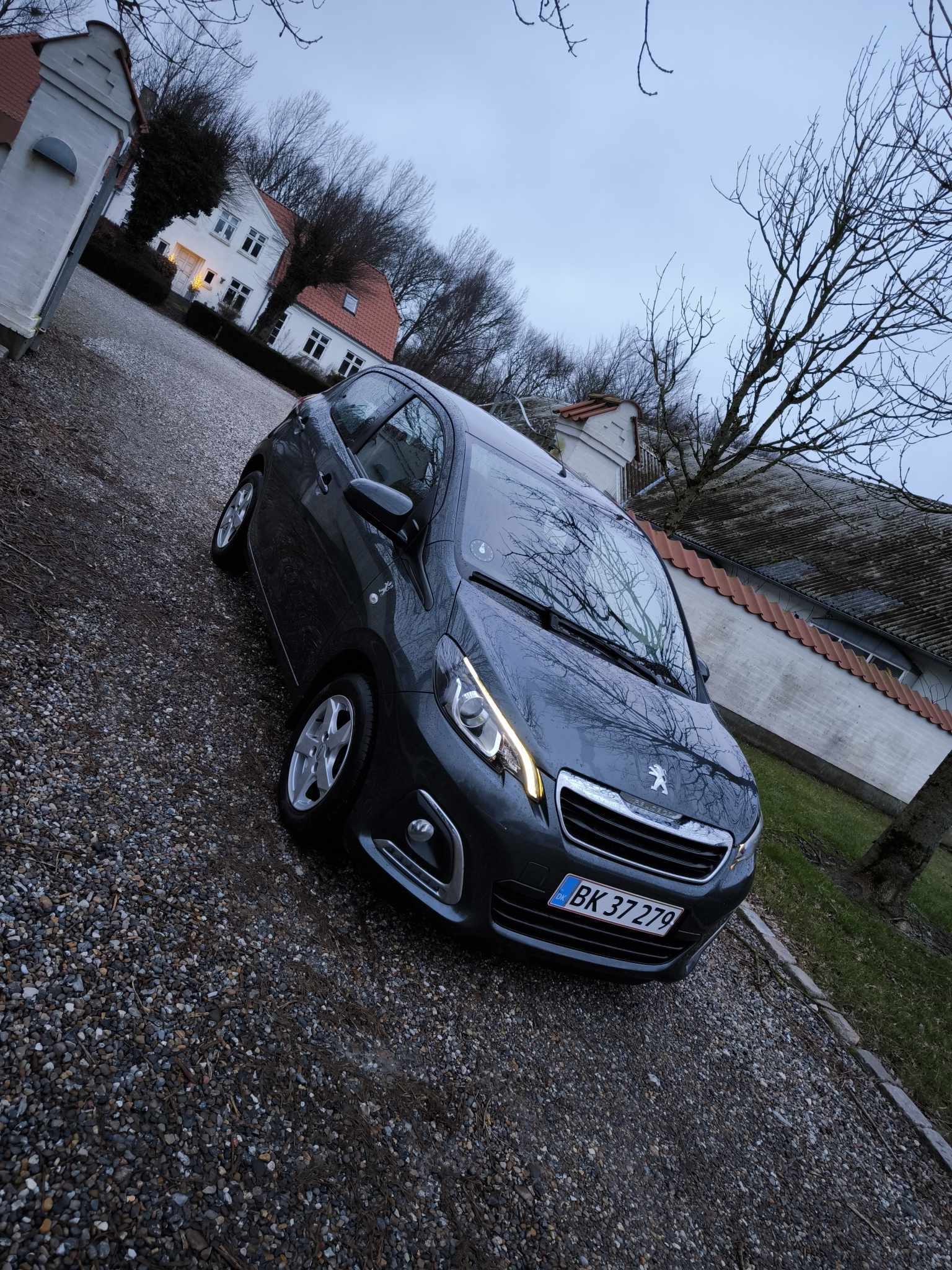Grå Peugeot 108 fra 2017