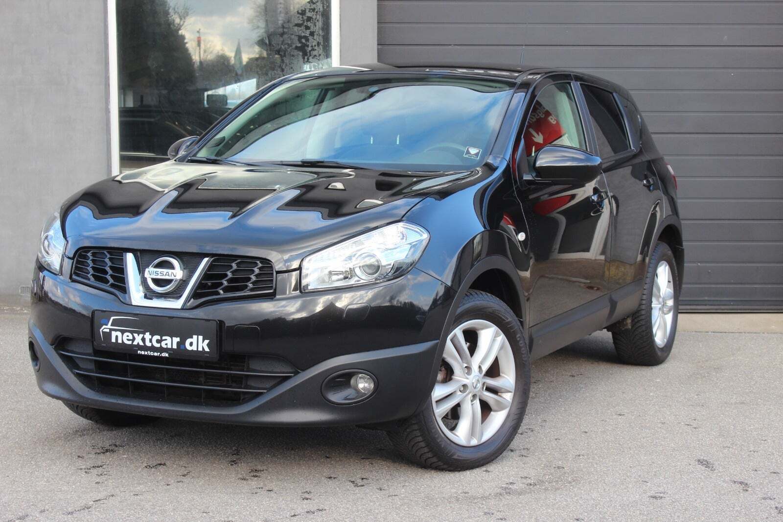 Sort Nissan Qashqai fra 2012