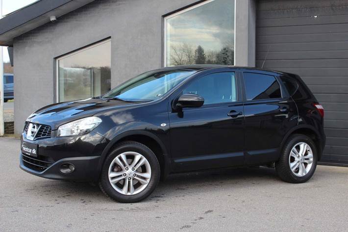 Sort Nissan Qashqai fra 2012