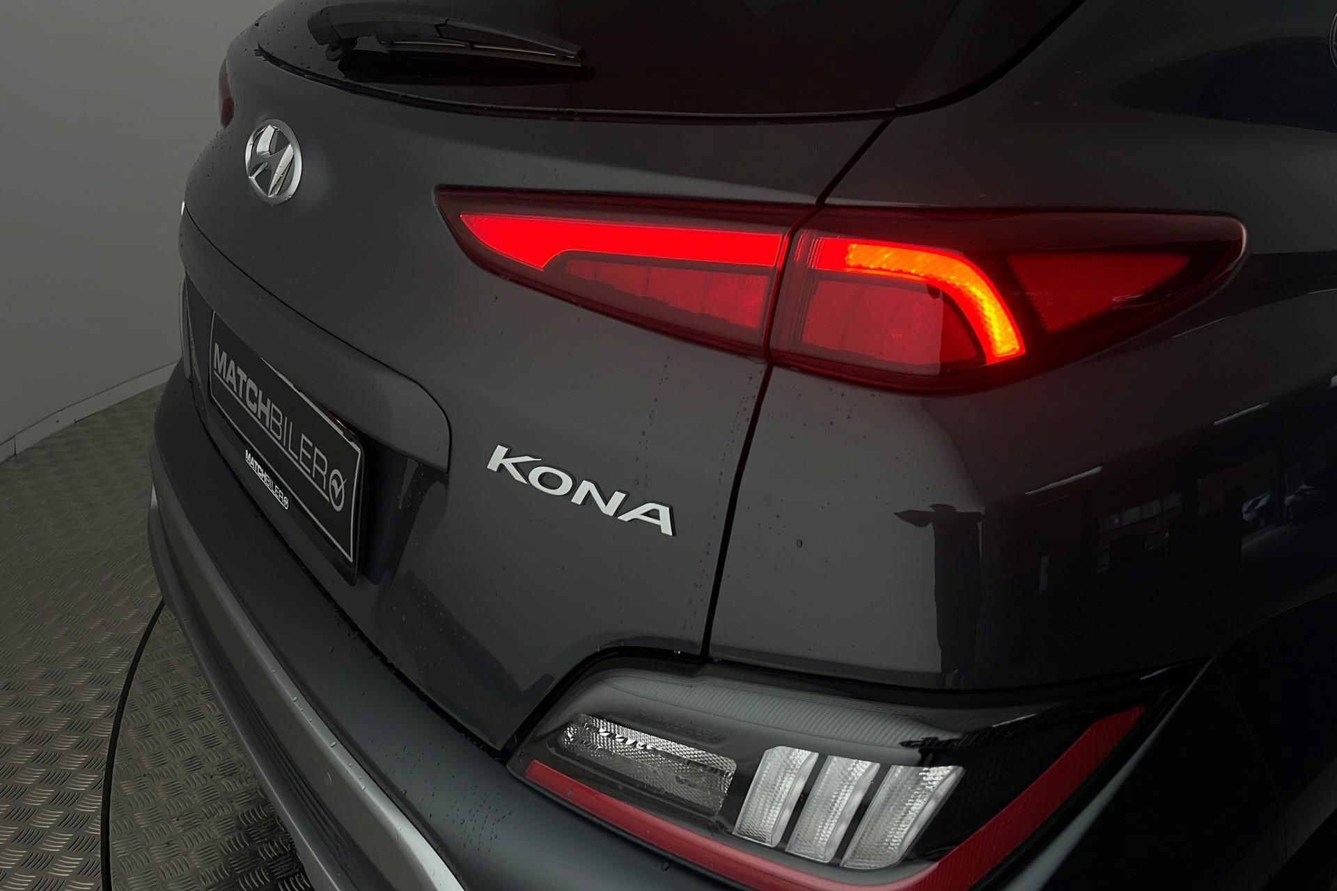 Grå Hyundai Kona fra 2023