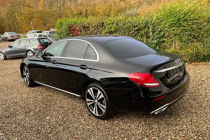 Sort Mercedes E220 d fra 2017