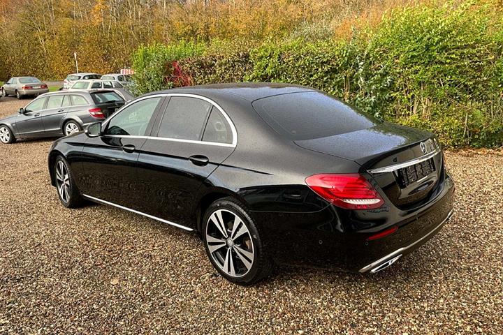 Sort Mercedes E220 d fra 2017