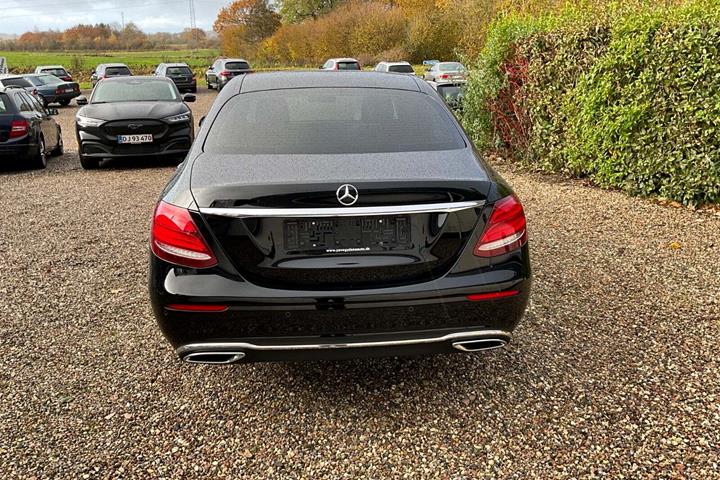 Sort Mercedes E220 d fra 2017