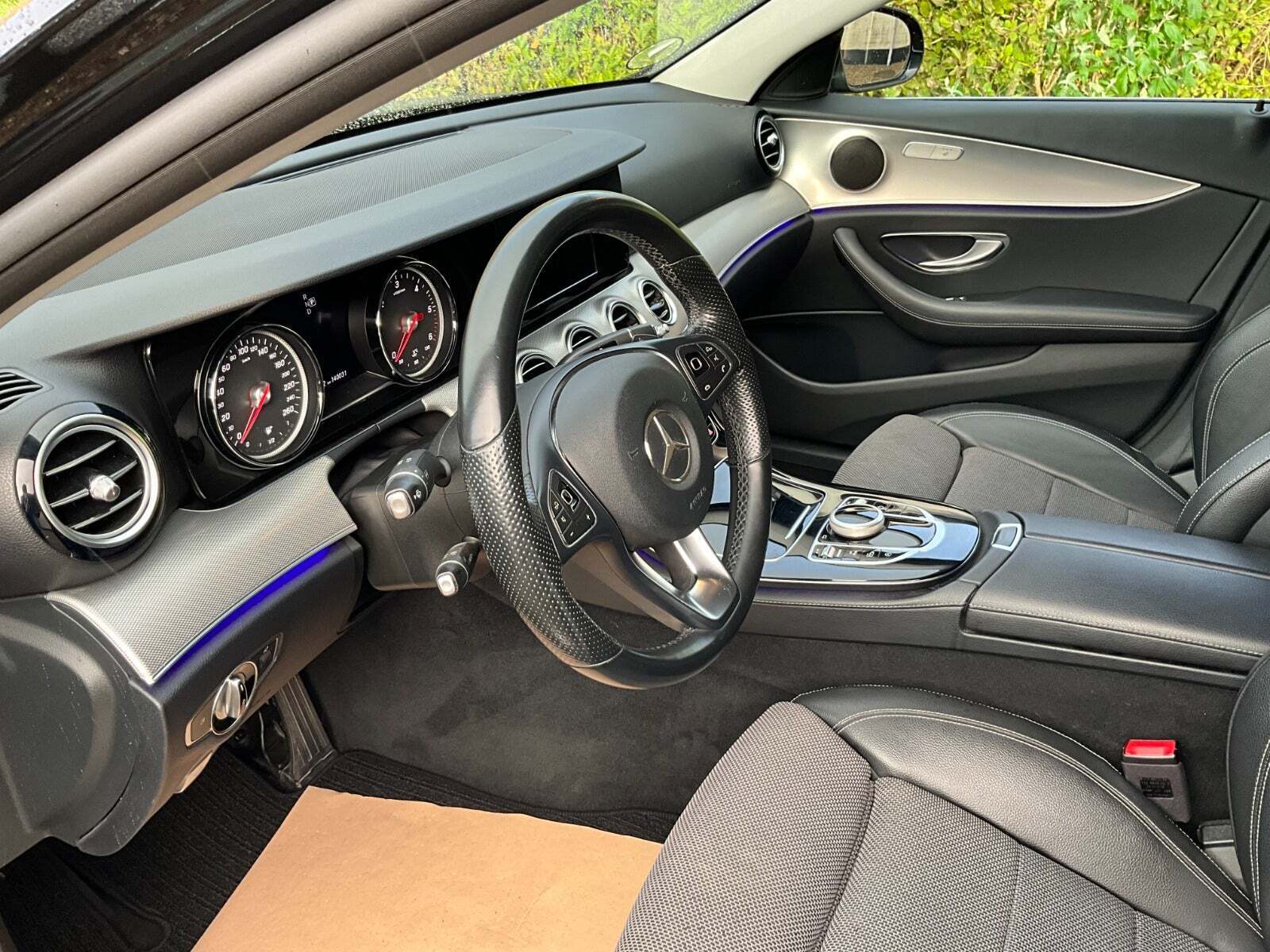Sort Mercedes E220 d fra 2017