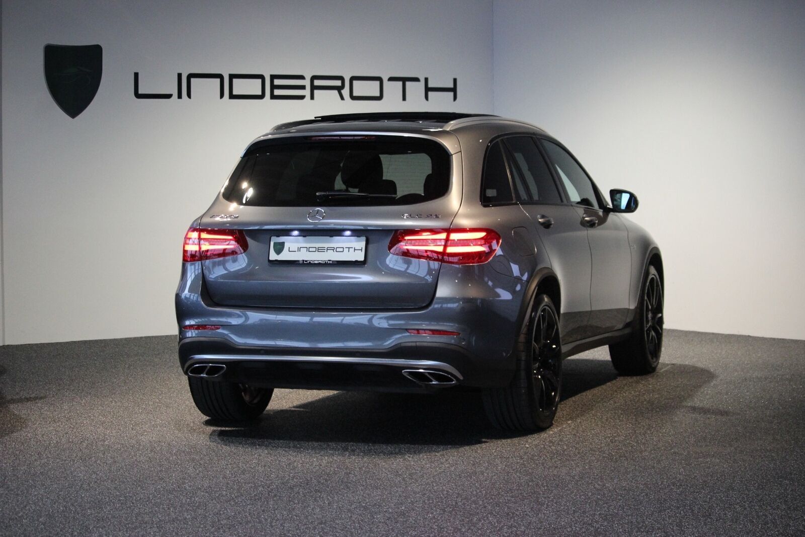 Grå Mercedes GLC43 fra 2017 set udefra