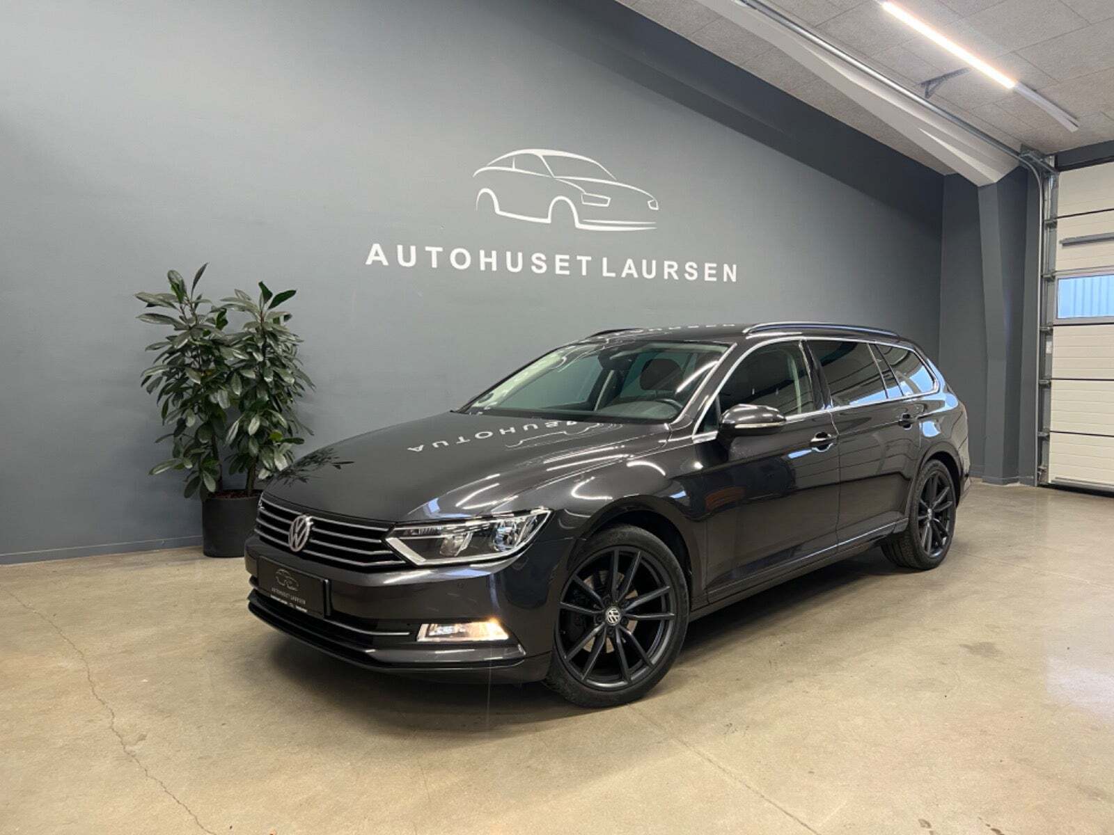 Grå VW Passat fra 2018