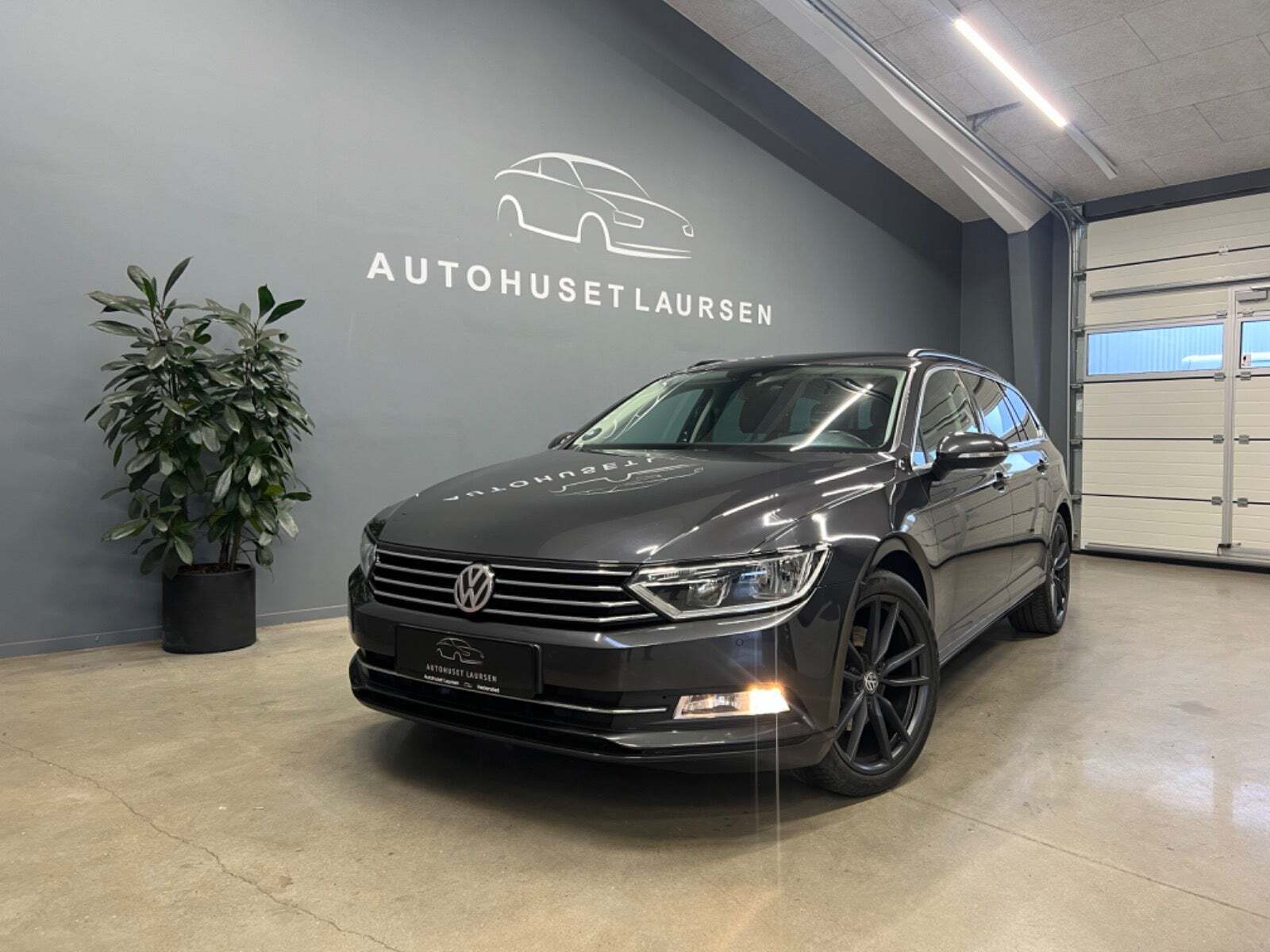 Grå VW Passat fra 2018