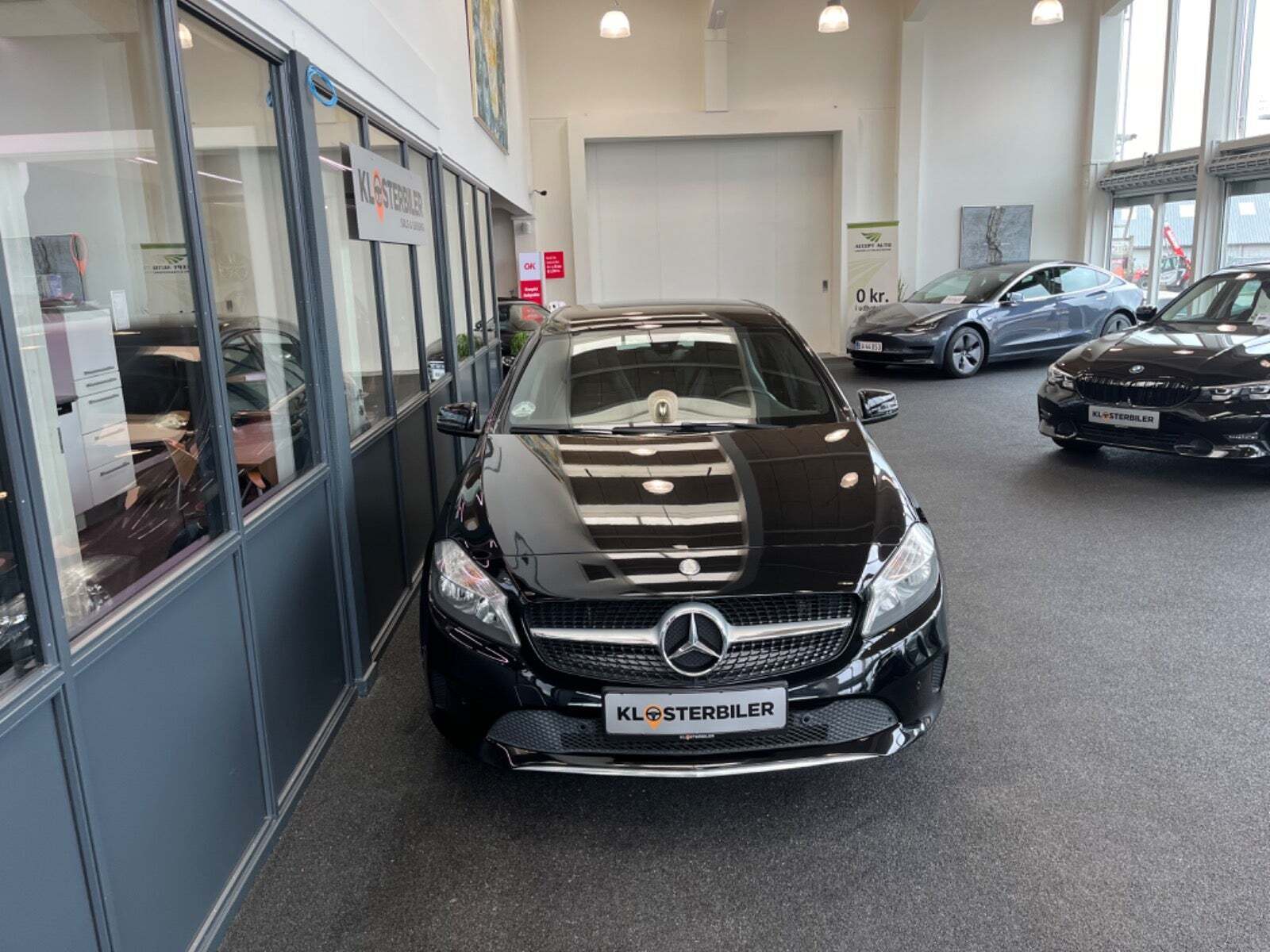Sort Mercedes A180 d fra 2017