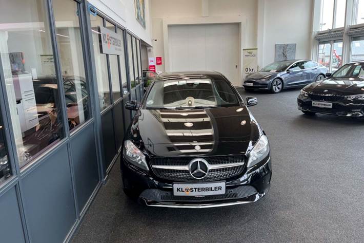 Sort Mercedes A180 d fra 2017