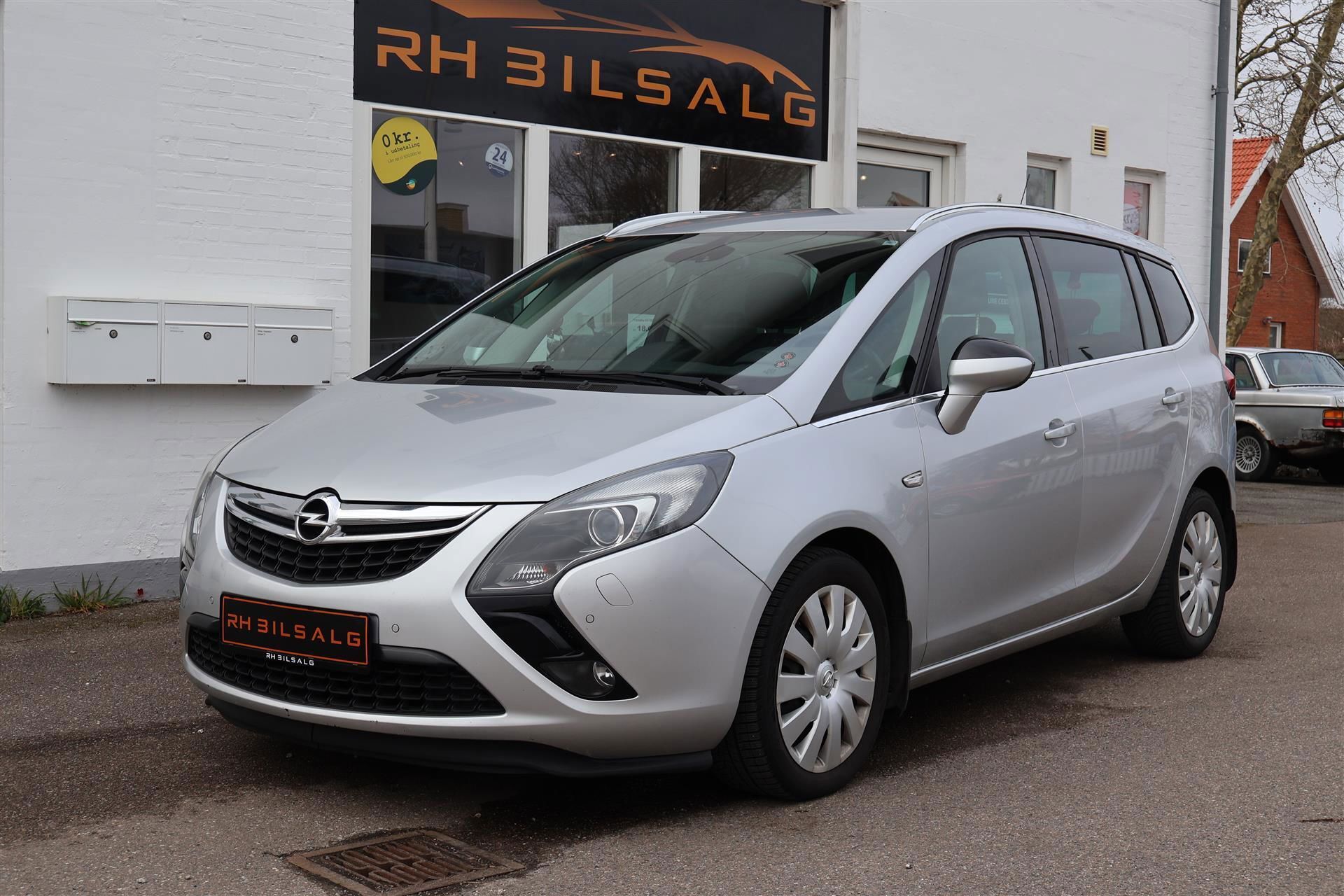 Sølv Opel Zafira fra 2015