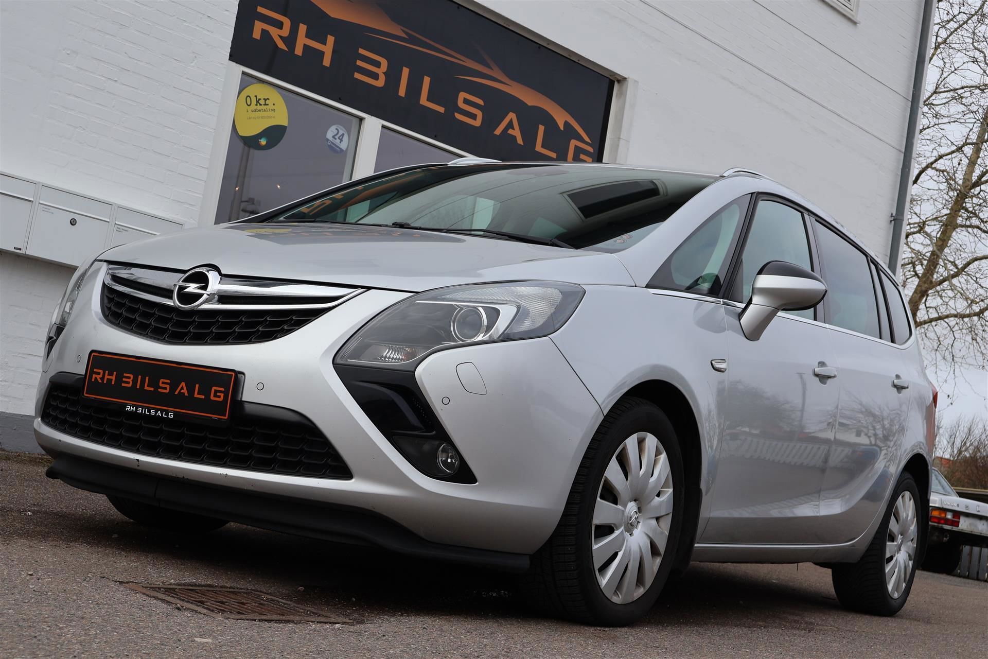 Sølv Opel Zafira fra 2015