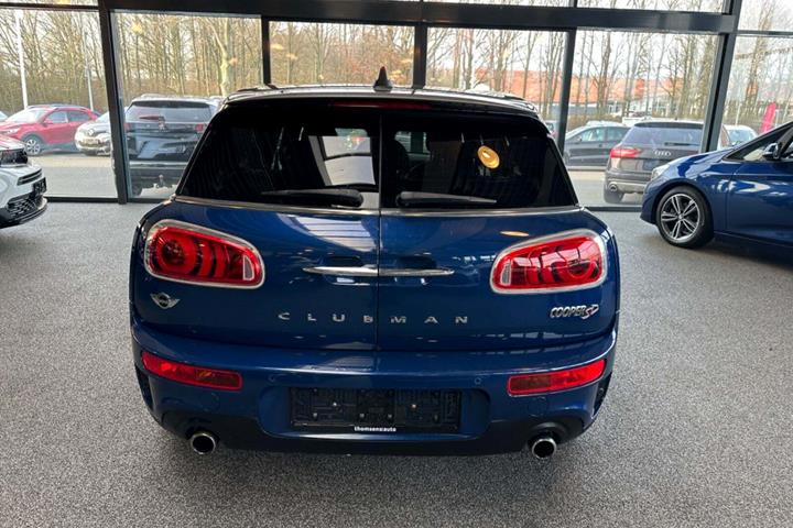 Blå Mini Clubman Cooper SD fra 2017 set udefra