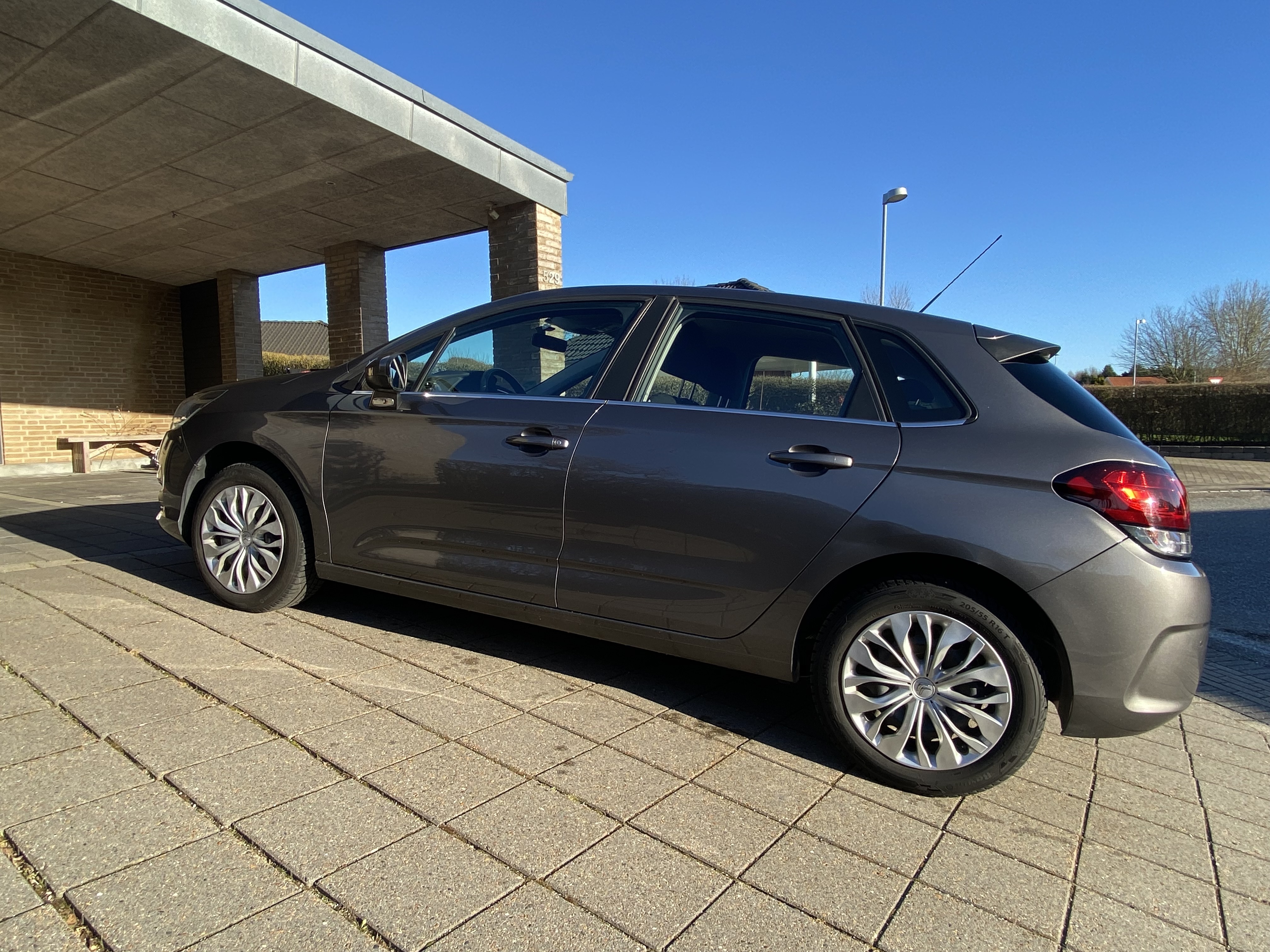 Citroën C4 1,6 4-dørs m. bagklap