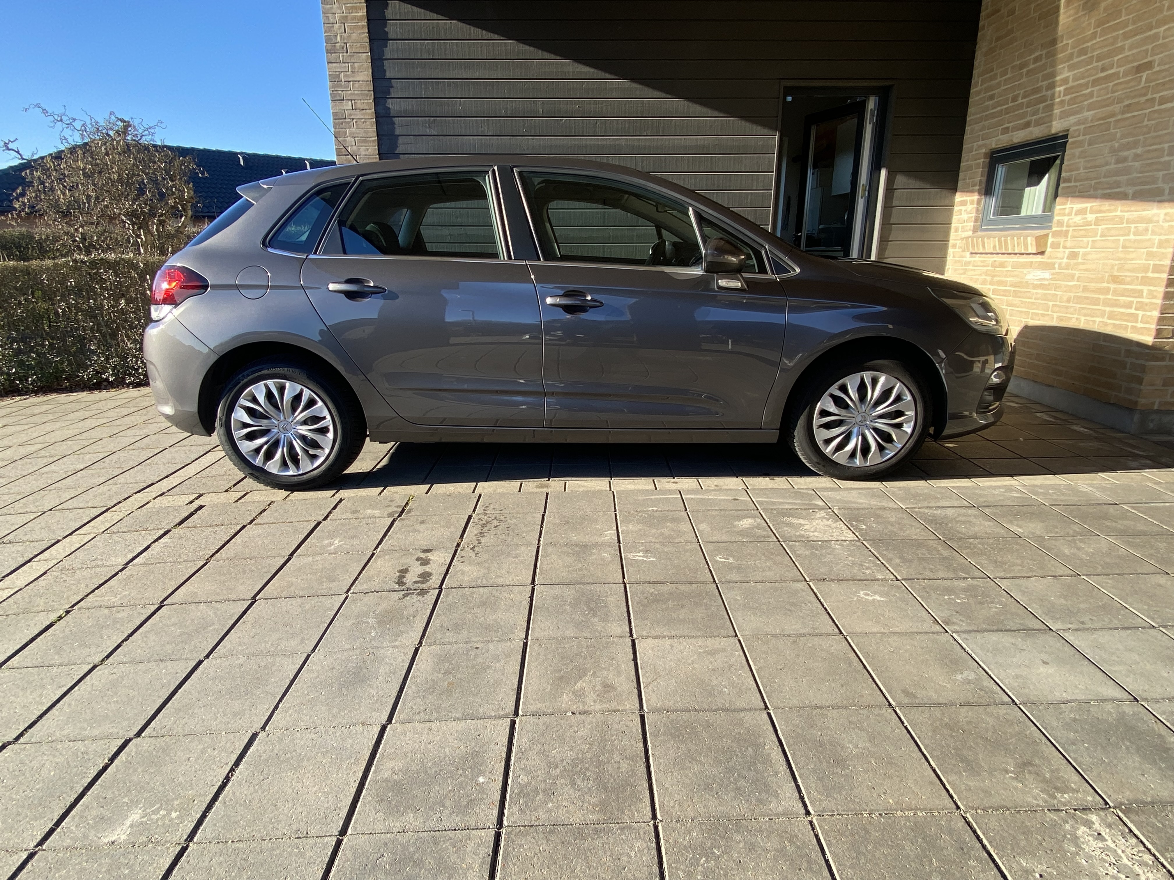 Grå Citroën C4 fra 2015