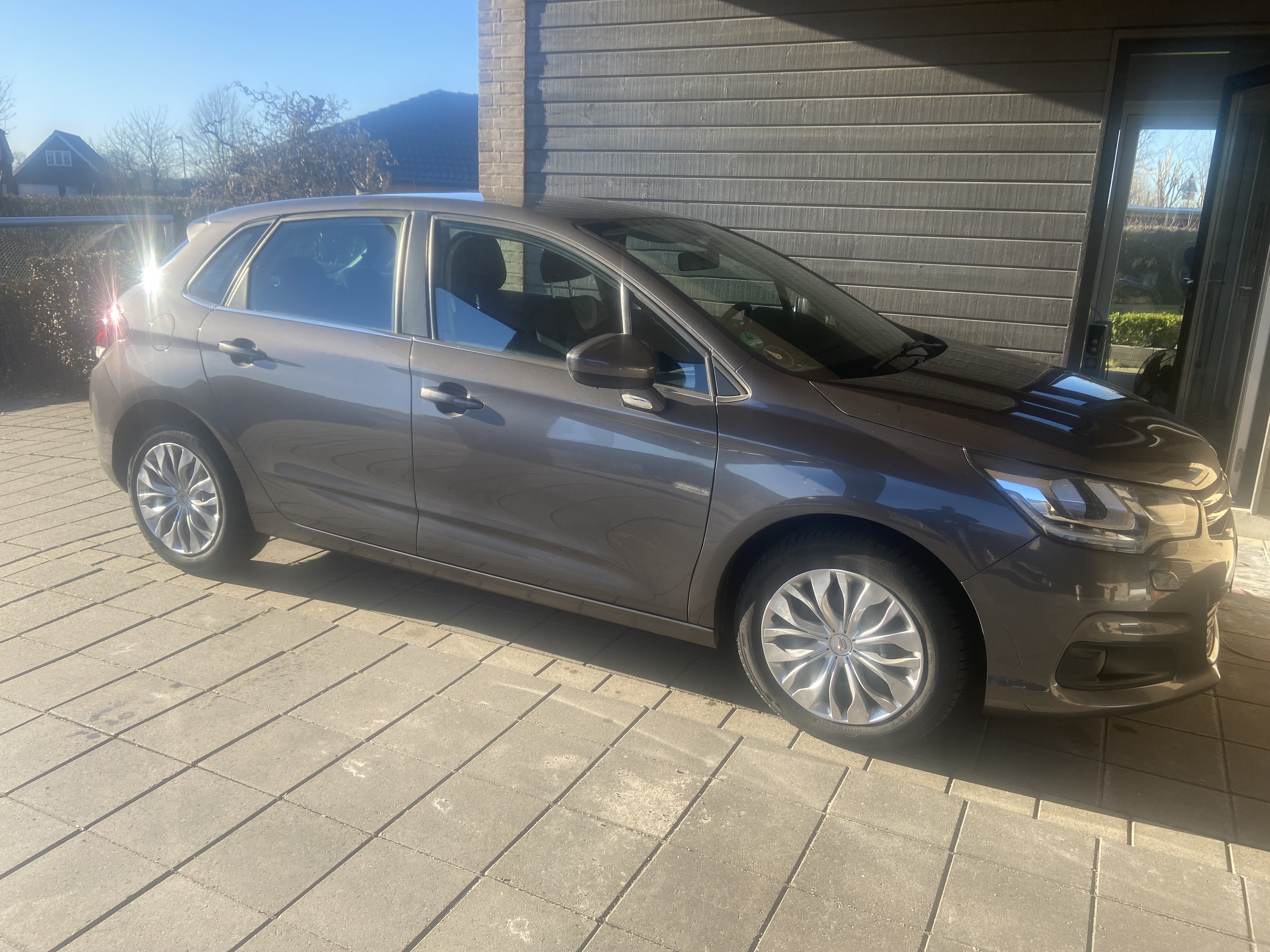 Grå Citroën C4 fra 2015