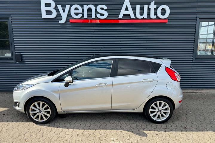 Sølv Ford Fiesta fra 2016