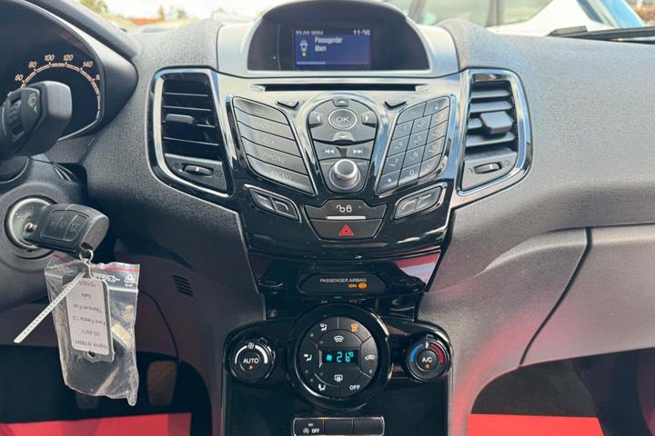 Sølv Ford Fiesta fra 2016