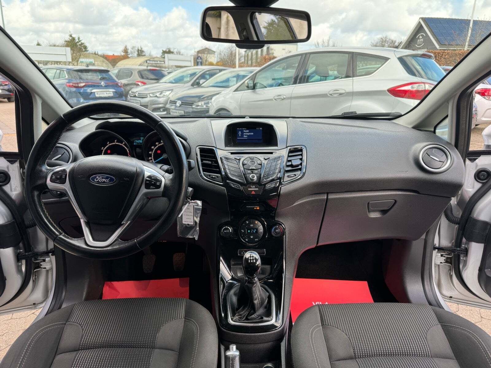 Sølv Ford Fiesta fra 2016