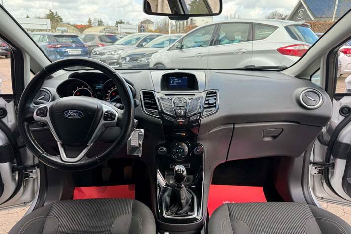 Sølv Ford Fiesta fra 2016