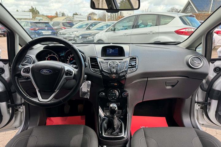 Sølv Ford Fiesta fra 2016