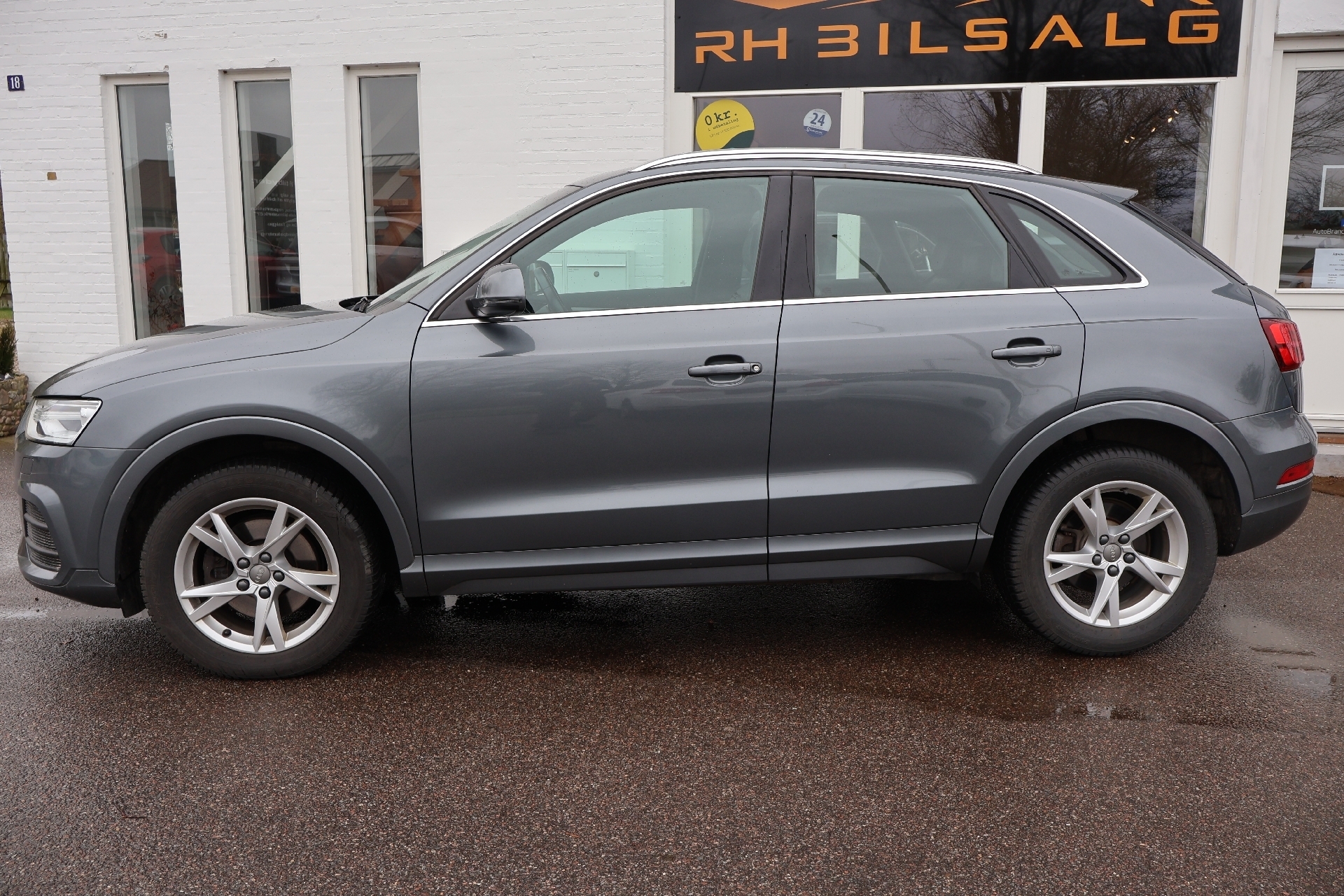 Grå Audi Q3 fra 2015