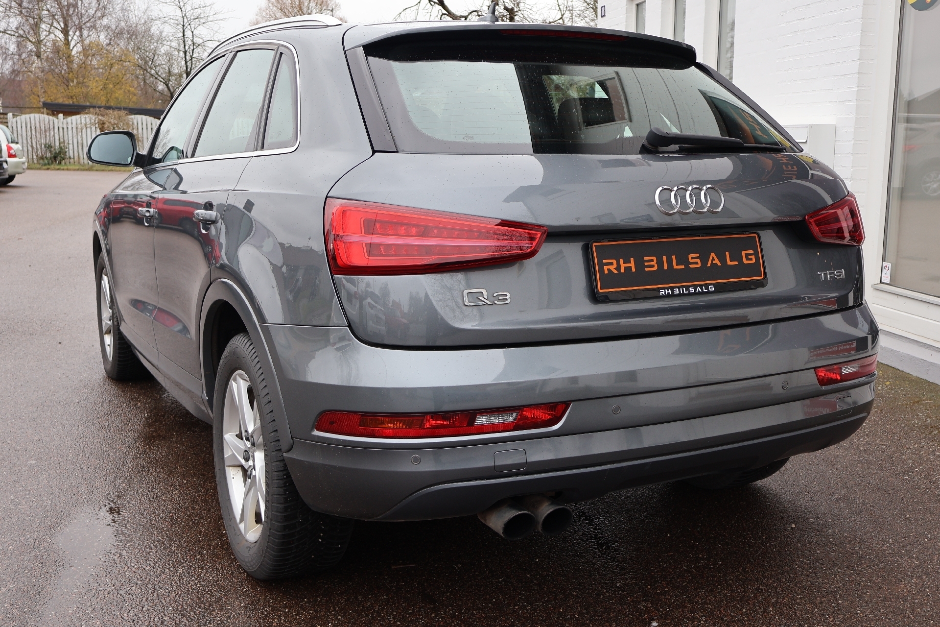 Grå Audi Q3 fra 2015
